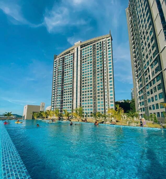 Sea&Pool View Stunning Homestay, Wifi, Netflix Near Malls, Jetty, Convenient Stores Kota Kinabalu Exterior photo